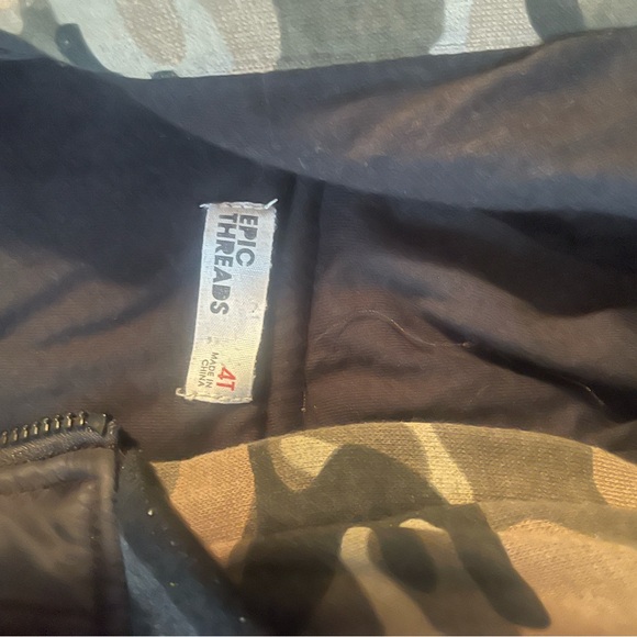 Epic Threads 4t Fatigue arms with puffer vest style
Jacket - Picture 2 of 3